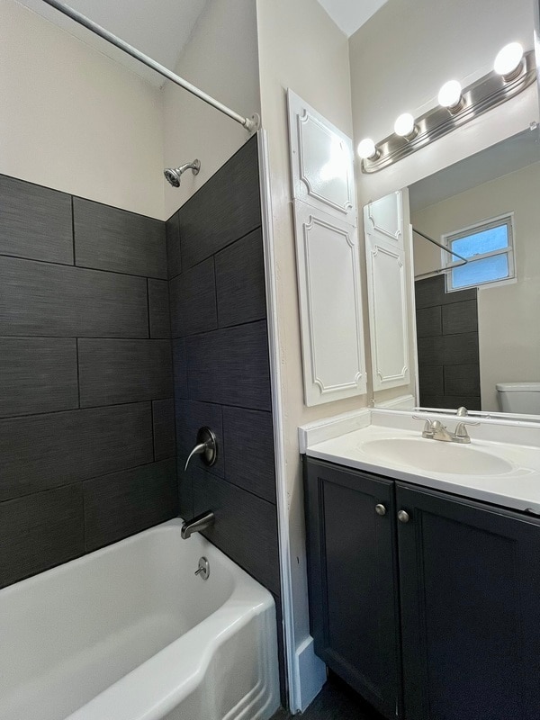 Building Photo - 216 Poplar St