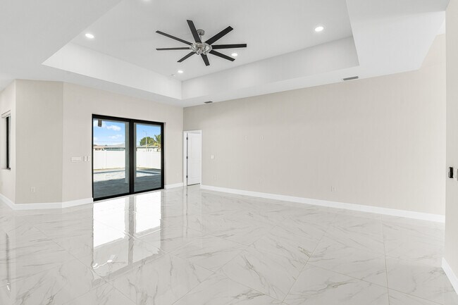 Building Photo - 2014 NE 9th Ave