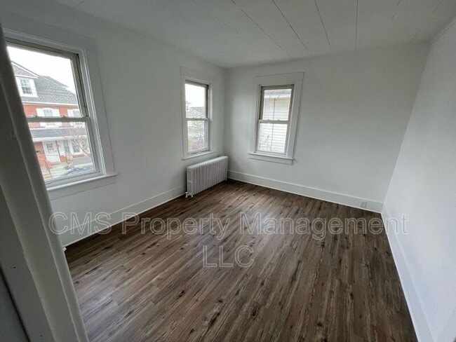 Building Photo - 270 Irwin St