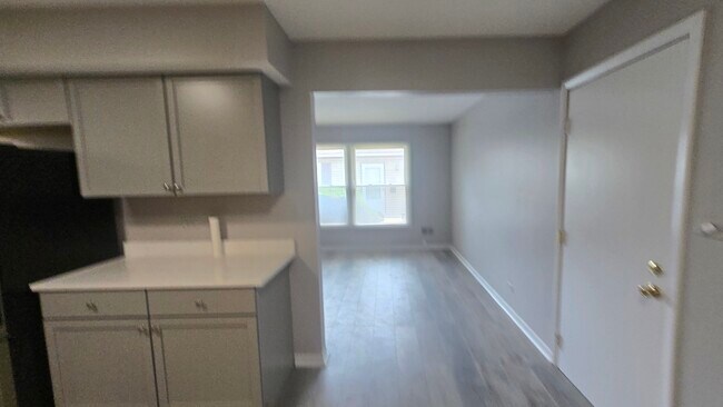Building Photo - 1688 Queensbury Cir
