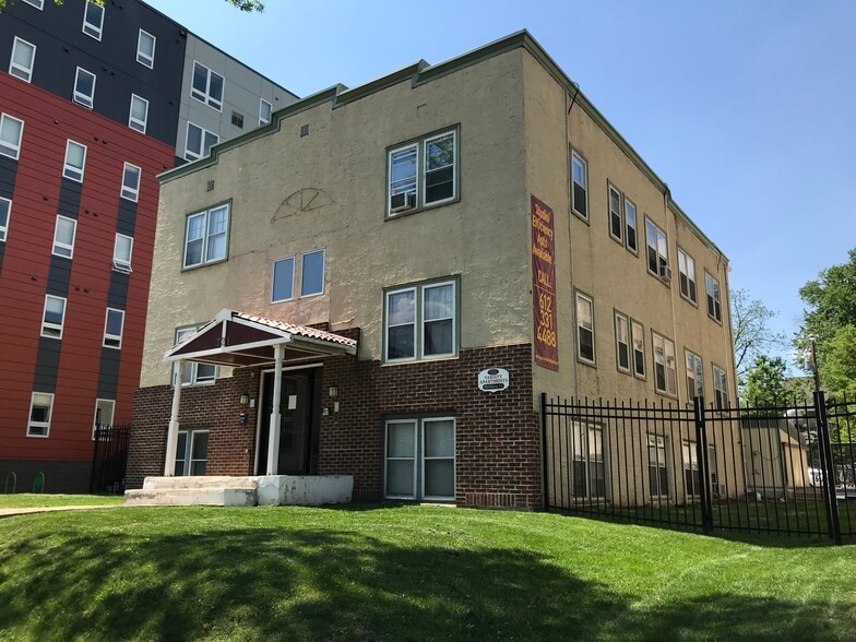 Building Photo - Varsity Apartments