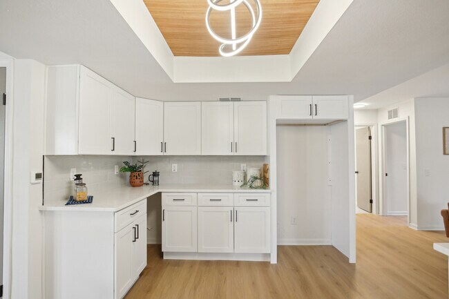 Building Photo - 3911 King Dr