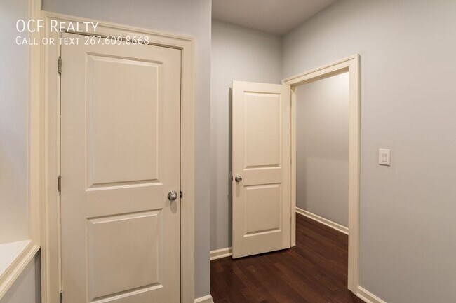 Building Photo - 723 S 56th St