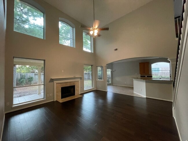 Building Photo - 9323 Willow Crossing Dr