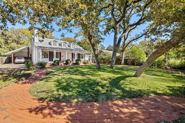 Building Photo - 2612 Bridle Path