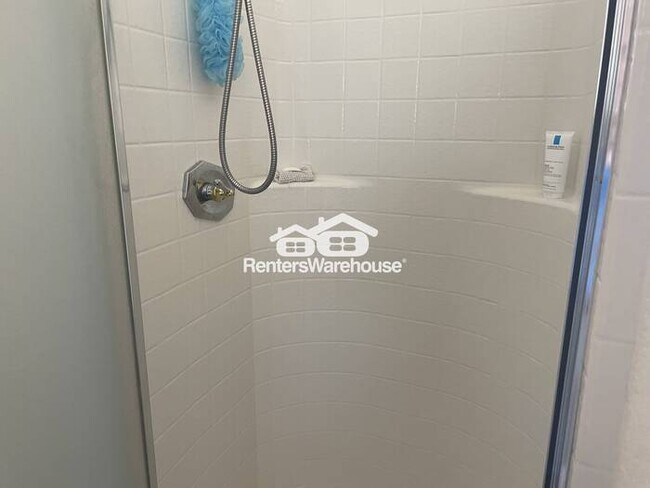Building Photo - Hillcrest Beauty 4bed 3bath P00L Grass Bac...