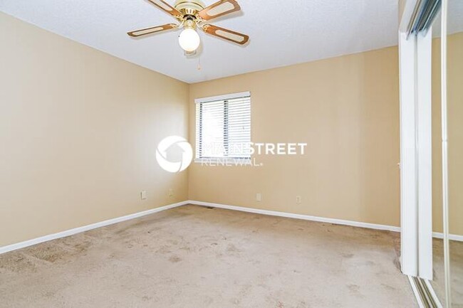 Building Photo - 611 W Sunrise Dr