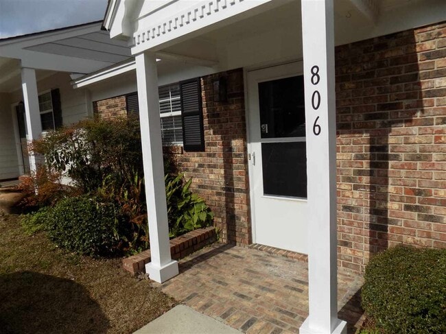 Building Photo - 806 Jamestown Ct