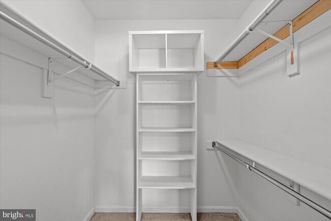 Building Photo - 5600 Willoughby Newton Dr