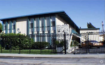 Building Photo - 2222 S Ridgeley Dr