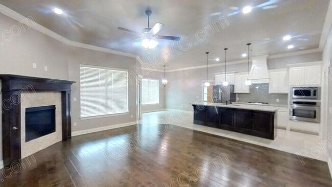 Building Photo - Super 4 bed 2 bath on the Southwest side.