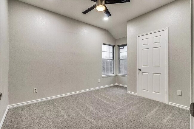 Building Photo - 2113 Spring Mills Rd