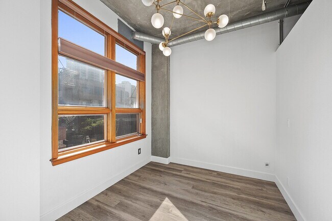 Building Photo - $3,695 - 1 Bed + Den / 1.5 Bath Condo at Parkloft Residence in Downtown San Diego