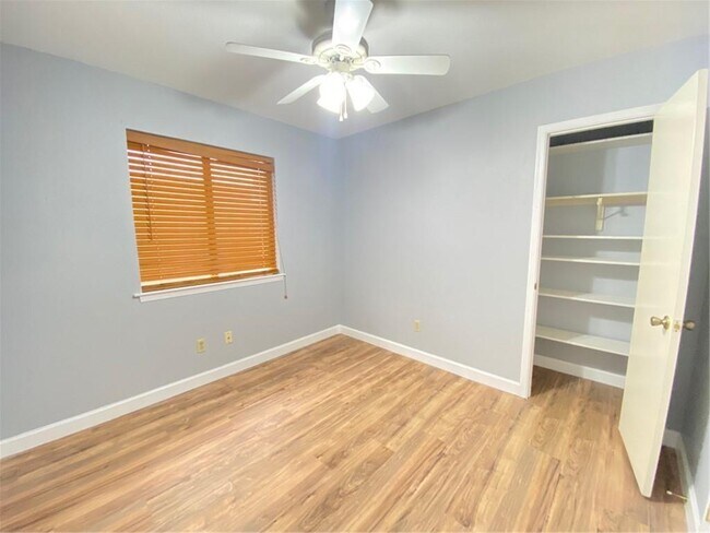 Building Photo - 16916 Dorman Dr