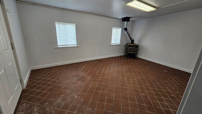 Building Photo - Ore