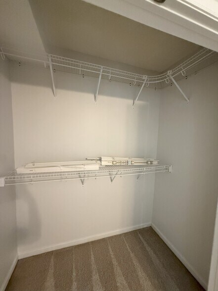 Building Photo - 1337 Springlawn Ct