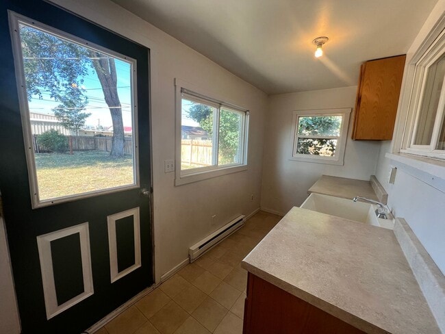 Building Photo - Charming Home near Downtown Ellensburg!