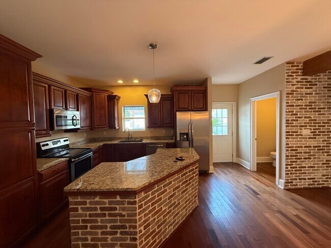 Building Photo - 239 Inverrary Dr