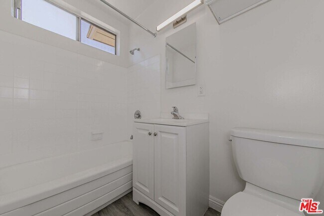 Building Photo - 711 S Sierra Vista Ave