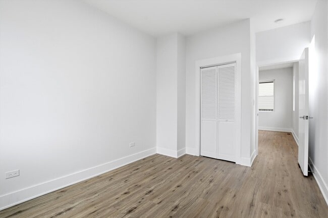 Building Photo - 3040 N Drake Ave