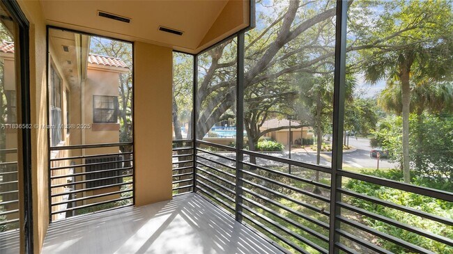 Building Photo - 15533 N Miami Lakeway