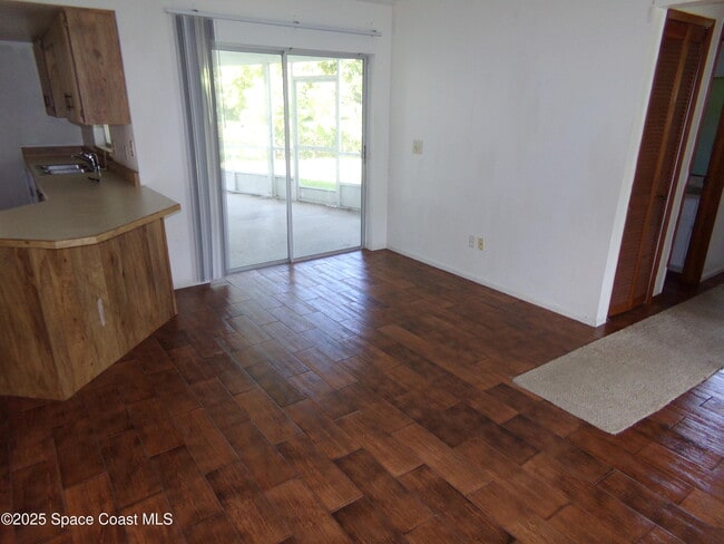 Building Photo - 1540 Fairlee Ave NW