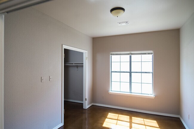 Building Photo - 39 Palmer Ln