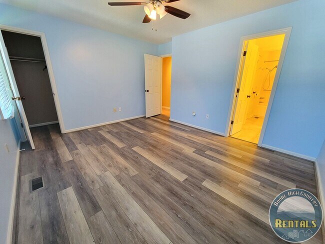 Building Photo - 1254 Camelot Ct