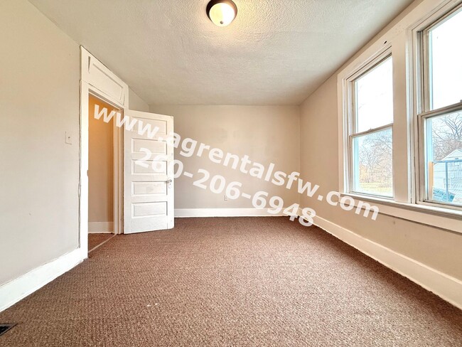 Building Photo - 4 Bedroom House