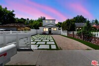 Building Photo - 5543 Fallbrook Ave
