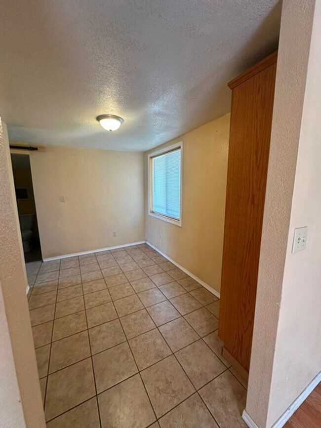 Building Photo - 1220 Martin St