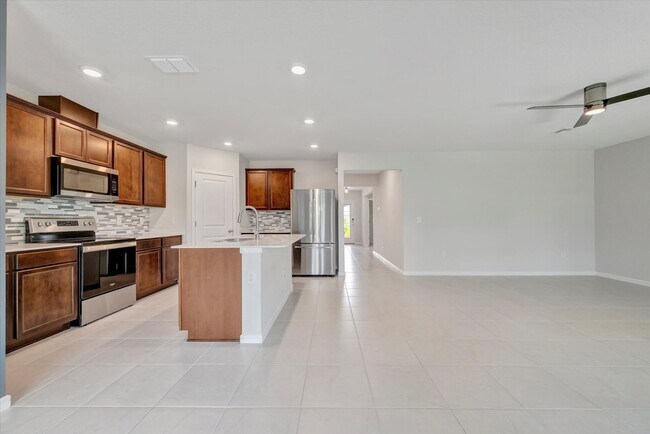 Building Photo - RENT SPECIAL - Half Month Rent Free for 8/...