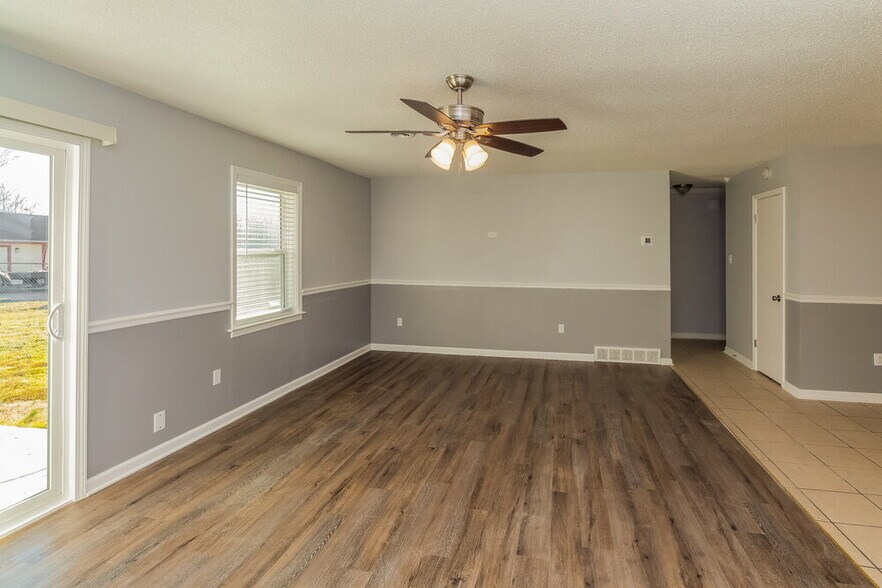 Building Photo - 5691 Briarwood Dr