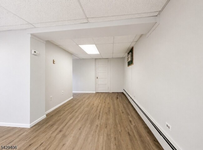 Building Photo - 312 Rochelle Ave