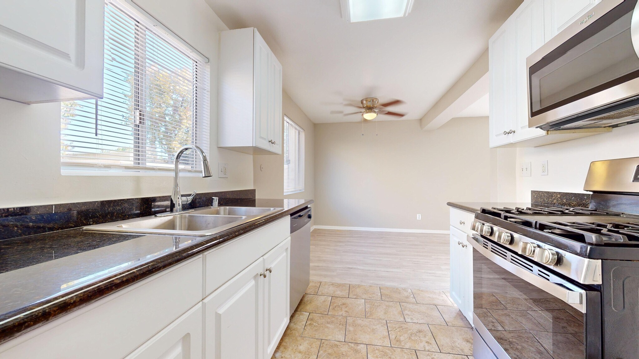 Building Photo - 20251 Cohasset St