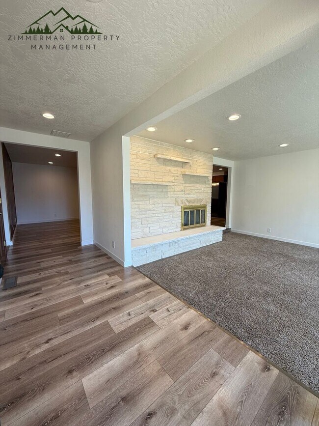 Building Photo - Beautiful Home in Hayden Bridge