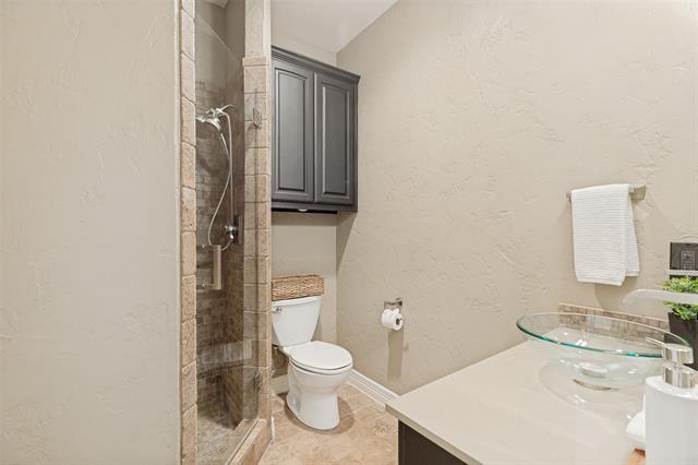 Building Photo - 804 Waterbury Ct