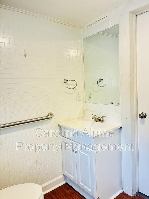 Building Photo - 408 Leland St