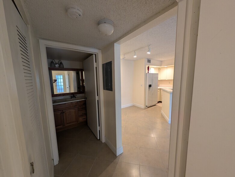 Building Photo - 437 Vista Isles Dr