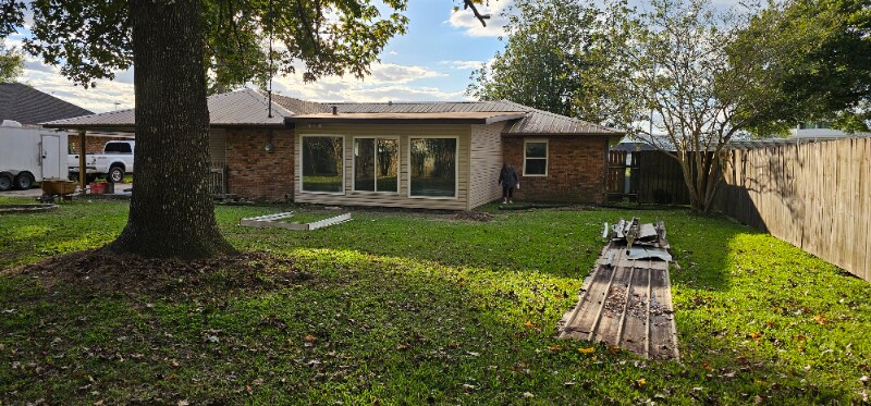 Building Photo - 915 Sharon St