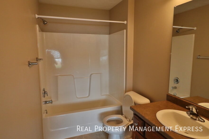 Building Photo - Fantastic 2 Bedroom 2 Bathroom Condo on th...