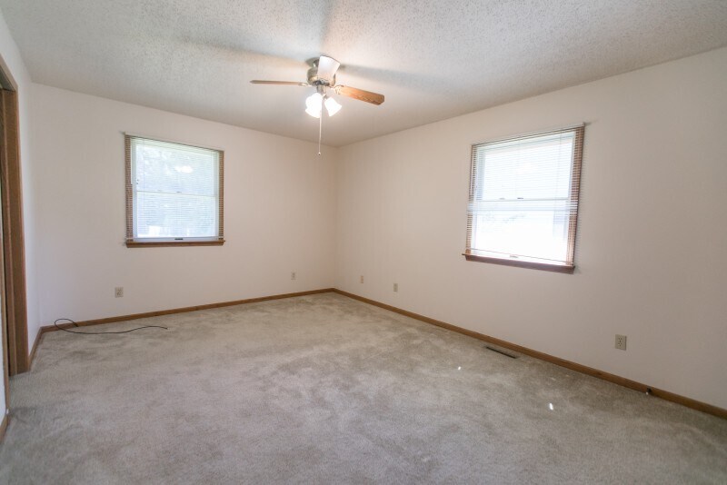 Building Photo - 1102 S Garden Ct
