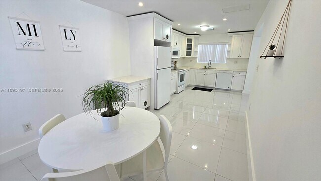 Building Photo - 9331 SW 27th St