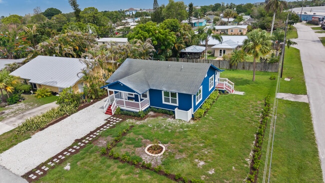 Building Photo - 1566 NW 9th Ave
