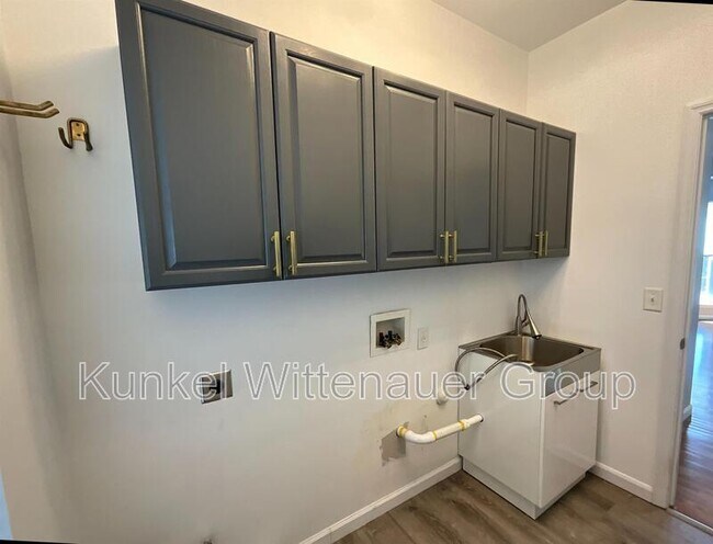 Building Photo - 2244 Haverford Dr