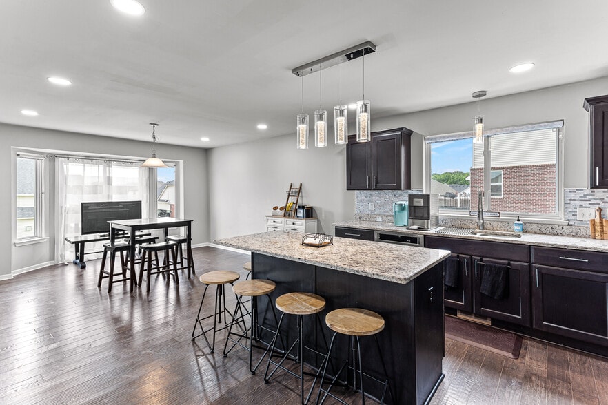 Building Photo - 23986 W Enclave Dr