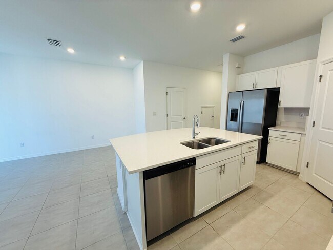 Building Photo - 2264 Paravane Wy