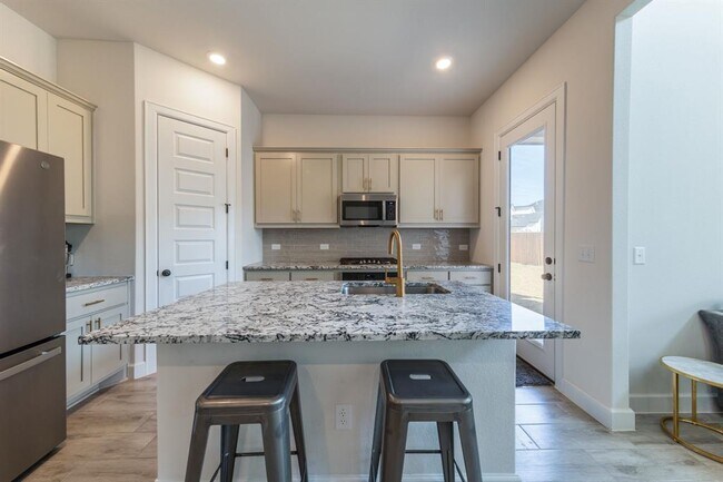 Building Photo - 2812 Sebring Cir