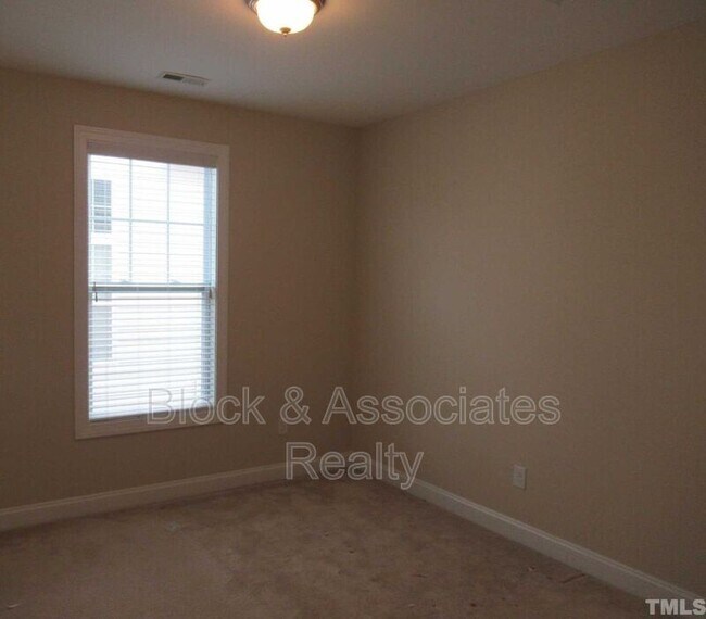Building Photo - 1148 Holland Bend Dr