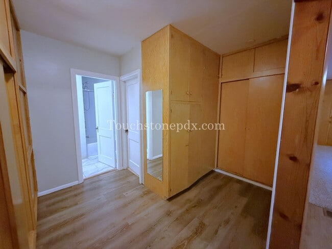 Building Photo - Bright Milwaukie Home with Deck and Large Yard!